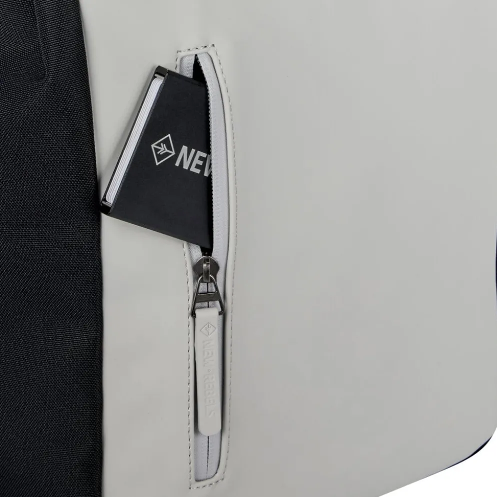 New Rebels Ceres Dothan Zwart Lichtgrijs 15L Rugtas met Flap Waterafstotend Laptop 15.6"