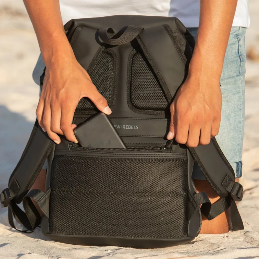 New Rebels Harper Providence Zwart 12L Rugzak Waterafstotend Laptop 11.6"