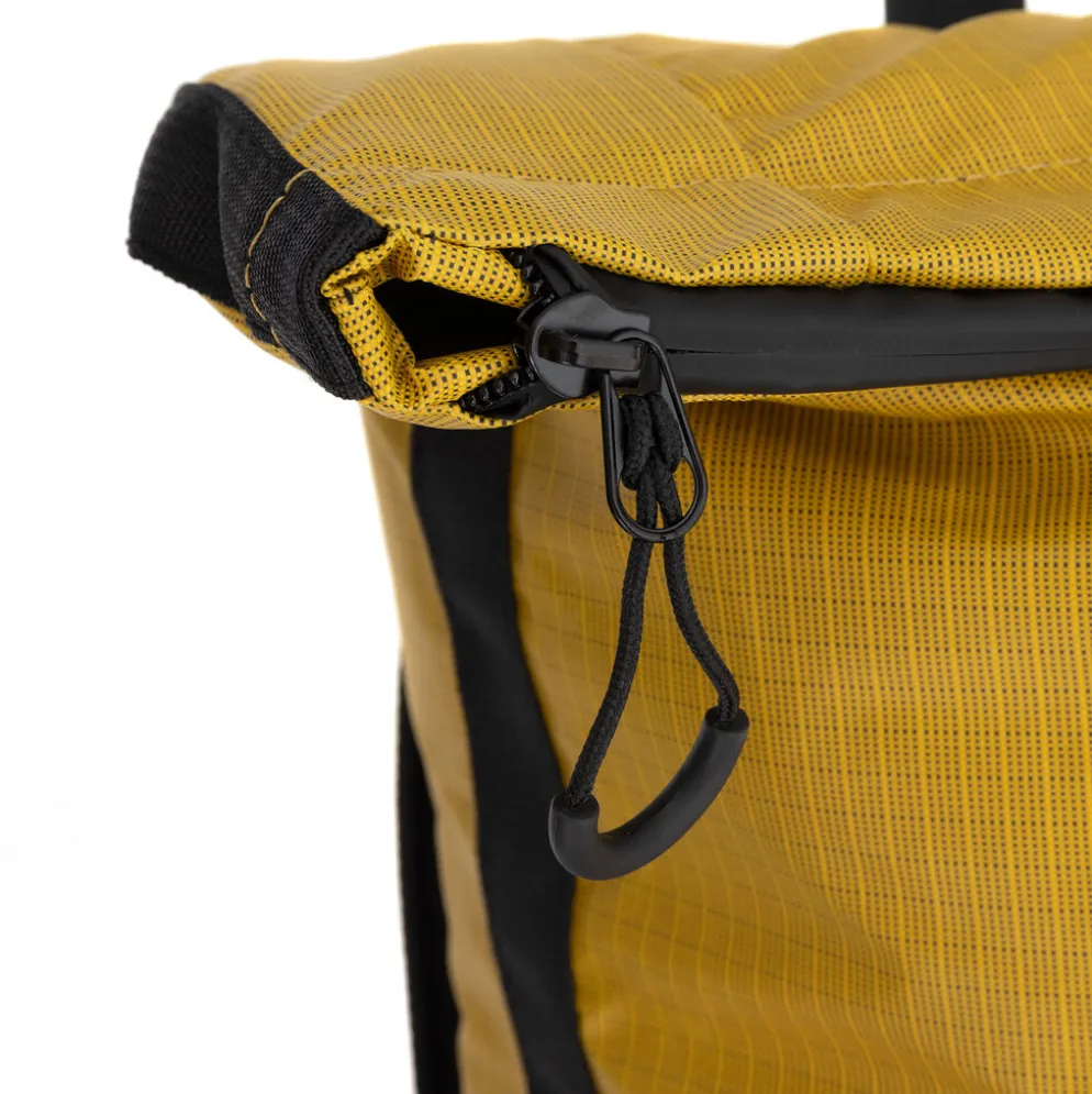 New Rebels Hugo New York 17L Waterdichte Rolltop Rugtas Occur Geel