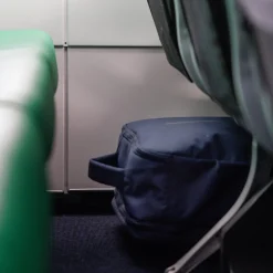 New Rebels Jessi Womby Cabin Rugzak – 27L Waterdichte Onderseat Handbagage, Geschikt voor Vliegtuig Antraciet