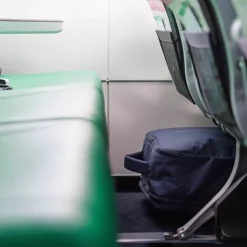 New Rebels Jessi Womby Cabin Rugzak – 27L Waterdichte Onderseat Handbagage, Geschikt voor Vliegtuig Antraciet