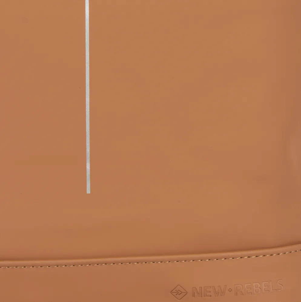 New Rebels Mart New York Cognac 21L Rugtas Rolltop Waterafstotend Laptop 15.6"