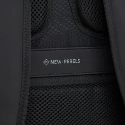 New Rebels Trondheim Windsor Rolltop Rugzak Zwart