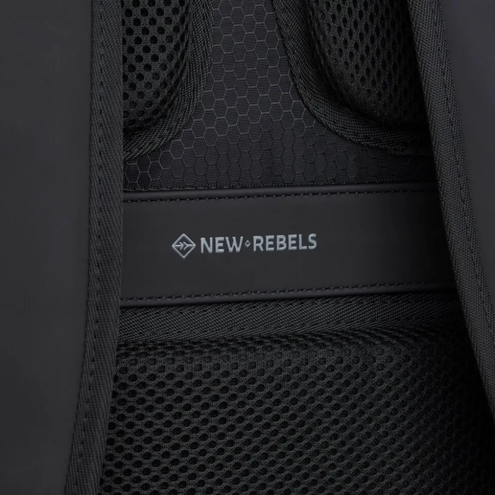 New Rebels Trondheim Windsor Rolltop Rugzak Zwart