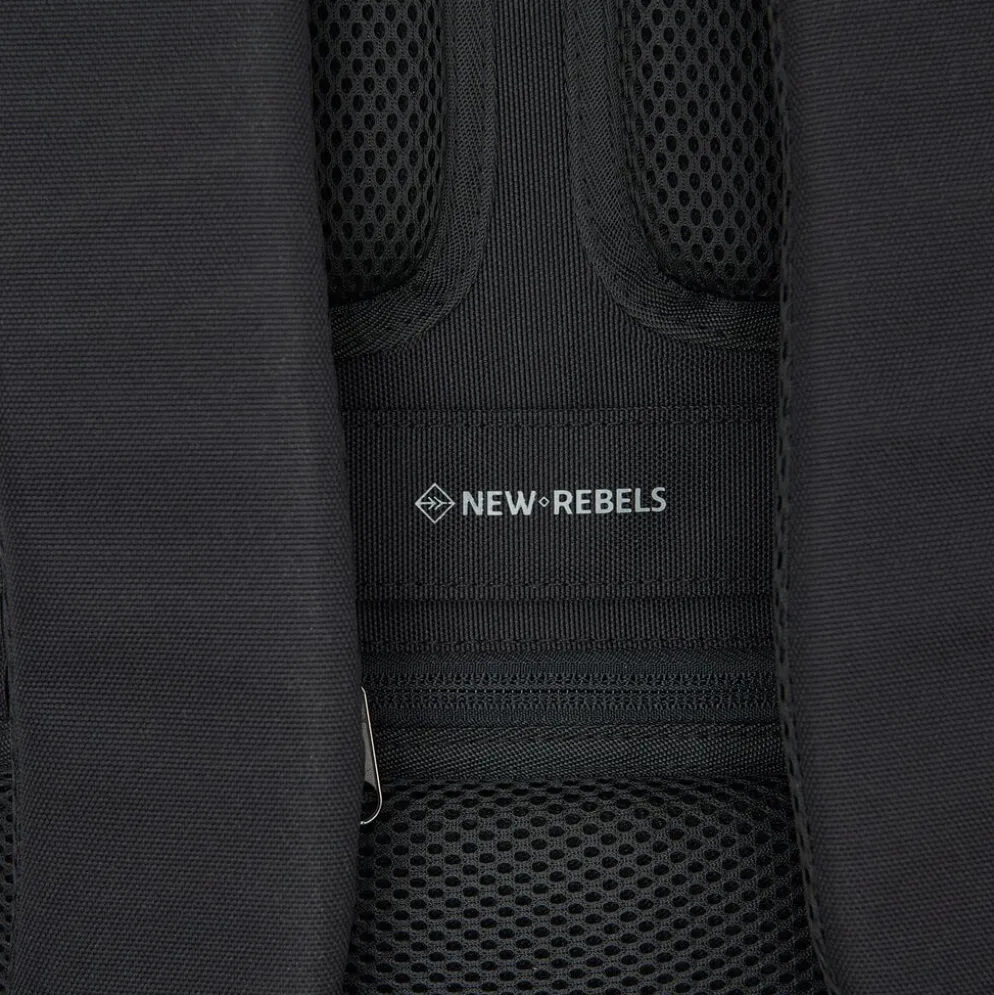 New Rebels Valor New York Zwart 21L Rugtas Rolltop Waterafstotend Laptop 15.6"