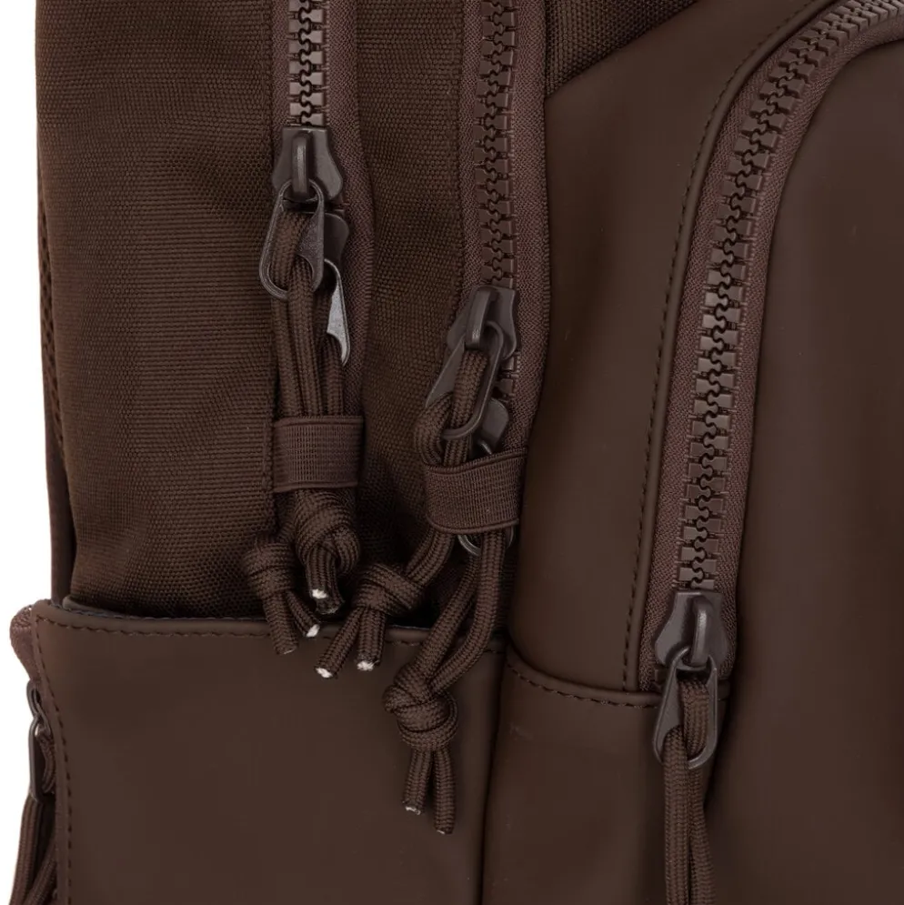 New Rebels William Milwaukee 18 L Laptoprugzak – Waterafstotend PU, Geschikt voor 15,6″ Laptop Mocca